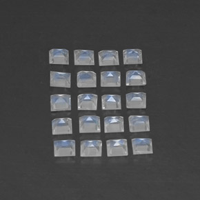 カラットの天然ブルー＆ホワイトレインボームーンストーン（3.1×3 mm・四角）