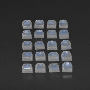 カラットの天然ブルー＆ホワイトレインボームーンストーン（3.1×3.1 mm・四角）