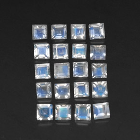 カラットの天然ブルー＆ホワイトレインボームーンストーン（3×3 mm・四角）
