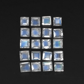 2.51カラットの天然青みがかった白レインボームーンストーン（3×3 mm・四角）