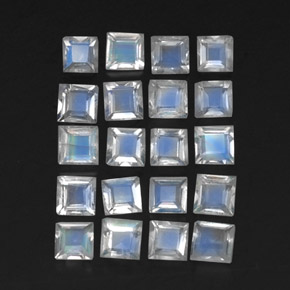 2.51カラットの天然青みがかった白レインボームーンストーン（3×3 mm・四角）