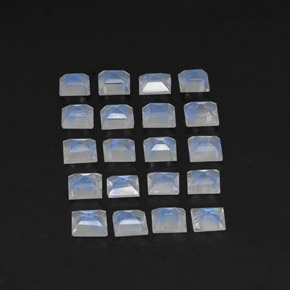 2.51カラットの天然青みがかった白レインボームーンストーン（3×3 mm・四角）