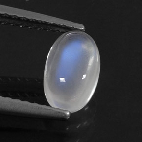 1.09カラットの天然ブルー＆ホワイトレインボームーンストーン（8.4×5.2 mm・オーバルカット）