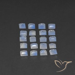 Shop natural 2.65ct 青みがかったホワイト レインボームーンストーン gems, 四角形, from スリランカ at GemSelect. In stock, global shipping!