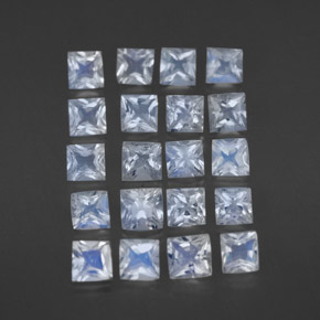 2.51カラットの天然青みがかった白レインボームーンストーン（3×3 mm・四角）