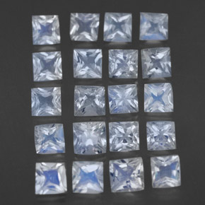 2.51カラットの天然青みがかった白レインボームーンストーン（3×3 mm・四角）