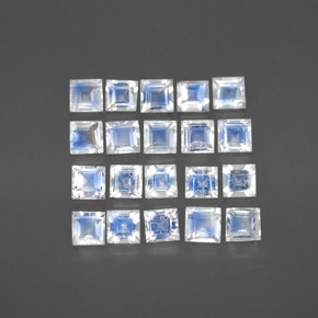 2.89カラットの天然ホワイトブルーレインボームーンストーン（3.1×3.1 mm・四角）