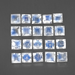 2.89カラットの天然ホワイトブルーレインボームーンストーン（3.1×3.1 mm・四角）