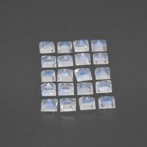 カラットの天然ブルー＆ホワイトレインボームーンストーン（3×3 mm・四角）