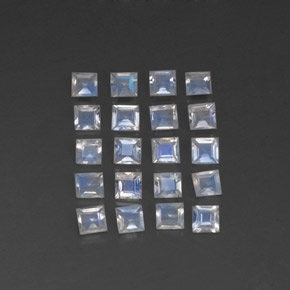 2.13カラットの天然ブルー＆ホワイトレインボームーンストーン（3×3 mm・四角）