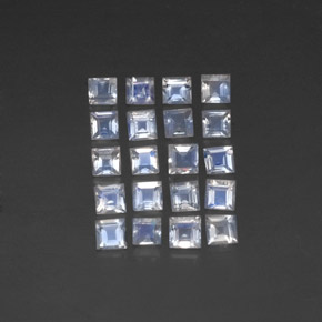 カラットの天然ブルー＆ホワイトレインボームーンストーン（3.1×3 mm・四角）