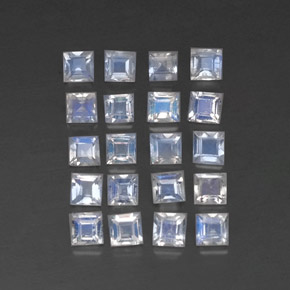 2.11カラットの天然ブルー＆ホワイトレインボームーンストーン（2.9×2.8 mm・四角）