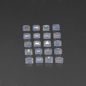 2.11カラットの天然ブルー＆ホワイトレインボームーンストーン（2.9×2.8 mm・四角）