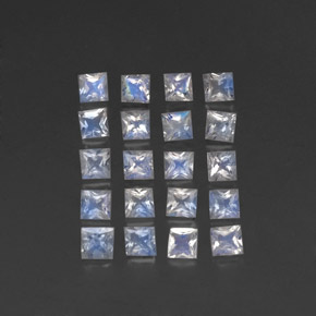 カラットの天然ブルー＆ホワイトレインボームーンストーン（3.1×3 mm・四角）