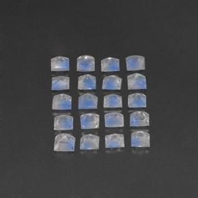 カラットの天然ブルー＆ホワイトレインボームーンストーン（3.1×3 mm・四角）