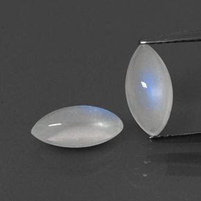 カラットの天然ブルー＆ホワイトレインボームーンストーン（10.1×5.1 mm・マーキス）