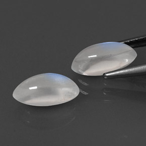 カラットの天然ブルー＆ホワイトレインボームーンストーン（10.1×5 mm・マーキス）