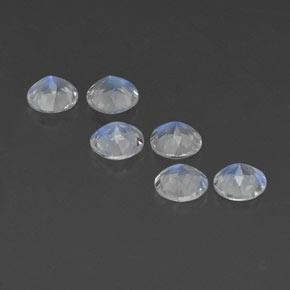 カラットの天然ブルー＆ホワイトレインボームーンストーン（4.95 mm・ラウンドカット）