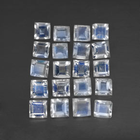 カラットの天然ブルー＆ホワイトレインボームーンストーン（3×3 mm・四角）