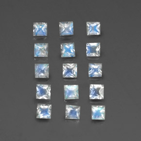 カラットの天然ブルー＆ホワイトレインボームーンストーン（3.1×3.1 mm・四角）
