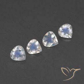 Shop natural 1.37ct 青みがかったホワイト レインボームーンストーン gems, 洋梨の形, from インド at GemSelect. In stock, global shipping!