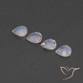 Shop natural 1.37ct 青みがかったホワイト レインボームーンストーン gems, 洋梨の形, from インド at GemSelect. In stock, global shipping!