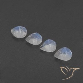 Shop natural 1.56ct 青みがかったホワイト レインボームーンストーン gems, 洋梨の形, from インド at GemSelect. In stock, global shipping!