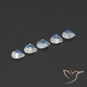 Shop natural 1.52ct 青みがかったホワイト レインボームーンストーン gems, 洋梨の形, from インド at GemSelect. In stock, global shipping!