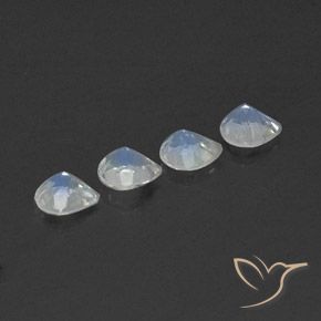 Shop natural 1.30ct 青みがかったホワイト レインボームーンストーン gems, 洋梨の形, from インド at GemSelect. In stock, global shipping!