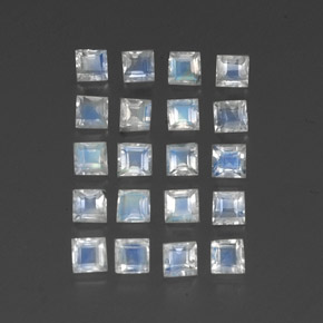 2.60カラットの天然ブルー＆ホワイトレインボームーンストーン（2.8×2.8 mm・透明）
