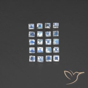 2.94カラットの天然青みがかった白レインボームーンストーン（3.1×3 mm・四角）