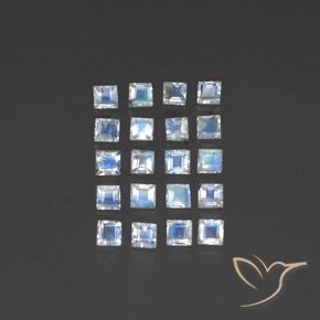 2.94カラットの天然青みがかった白レインボームーンストーン（3.1×3 mm・四角）