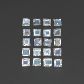 2.28カラットの天然ブルー＆ホワイトレインボームーンストーン（3×3 mm・四角）
