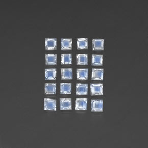 2.44カラットの天然ブルー＆ホワイトレインボームーンストーン（3×3 mm・透明）