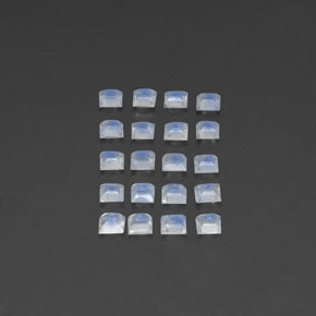 2.44カラットの天然ブルー＆ホワイトレインボームーンストーン（3×3 mm・透明）