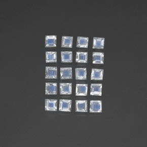 2.35カラットの天然ブルー＆ホワイトレインボームーンストーン（3.1×3 mm・四角）