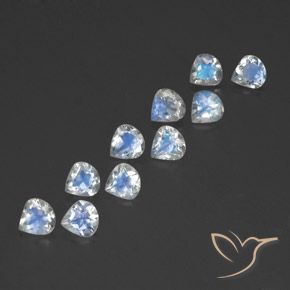 Shop natural 3.30ct 青みがかったホワイト レインボームーンストーン gems, 洋梨の形, from インド at GemSelect. In stock, global shipping!