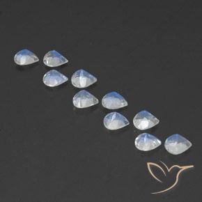 Shop natural 3.30ct 青みがかったホワイト レインボームーンストーン gems, 洋梨の形, from インド at GemSelect. In stock, global shipping!