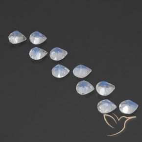 Shop natural 3.48ct 青みがかったホワイト レインボームーンストーン gems, 洋梨の形, from インド at GemSelect. In stock, global shipping!