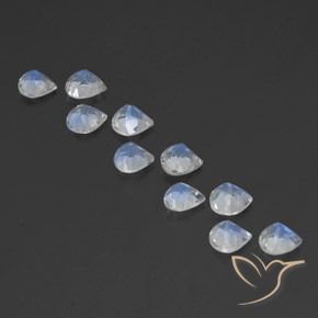 Shop natural 3.77ct 青みがかったホワイト レインボームーンストーン gems, 洋梨の形, from インド at GemSelect. In stock, global shipping!