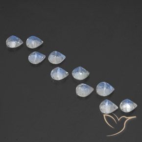 Shop natural 3.81ct 青みがかったホワイト レインボームーンストーン gems, 洋梨の形, from インド at GemSelect. In stock, global shipping!