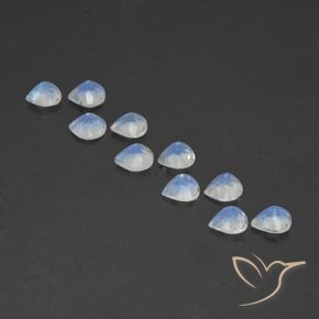 Shop natural 4.05ct 青みがかったホワイト レインボームーンストーン gems, 洋梨の形, from インド at GemSelect. In stock, global shipping!