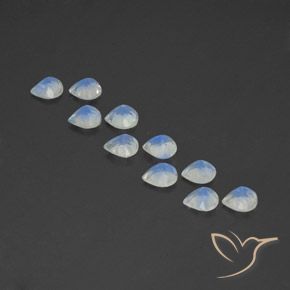 Shop natural 3.71ct 青みがかったホワイト レインボームーンストーン gems, 洋梨の形, from インド at GemSelect. In stock, global shipping!