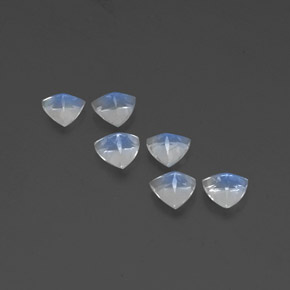 カラットの天然青みがかった白レインボームーンストーン（5.1×5.1 mm・トリリアント）