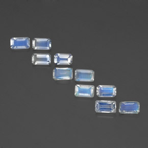 カラットの天然青みがかった白レインボームーンストーン（5.1×3 mm・エメラルドカット）