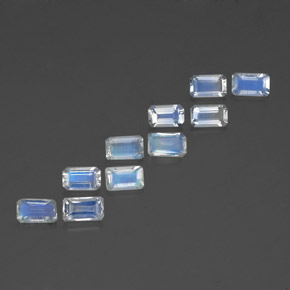カラットの天然青みがかった白レインボームーンストーン（5.1×3 mm・エメラルドカット）