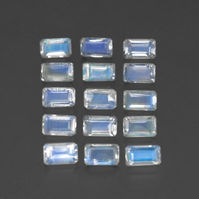 カラットの天然青みがかった白レインボームーンストーン（5×3.2 mm・エメラルドカット）