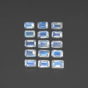カラットの天然青みがかった白レインボームーンストーン（5.9×4 mm・エメラルドカット）
