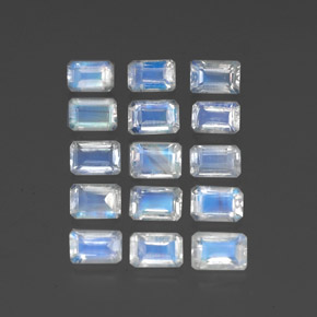 カラットの天然青みがかった白レインボームーンストーン（5.9×4 mm・エメラルドカット）