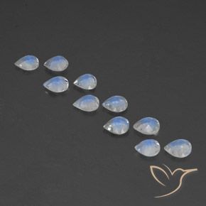 Shop natural 3.16ct 青みがかったホワイト レインボームーンストーン gems, 洋梨の形, from インド at GemSelect. In stock, global shipping!